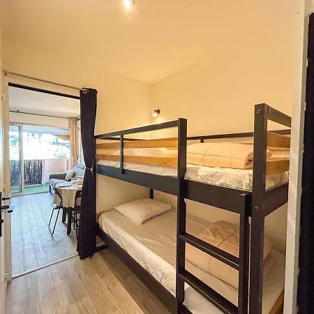 Dans Avec Piscine A *