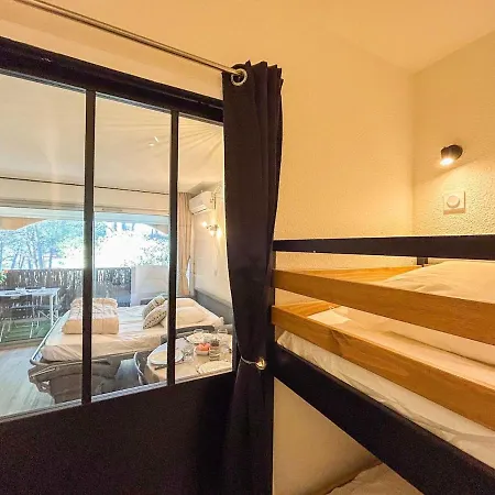 Dans Résidence Avec Piscine à Sanary-sur-Mer