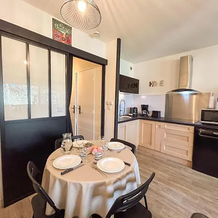 Dans Résidence Avec Piscine à Appartement