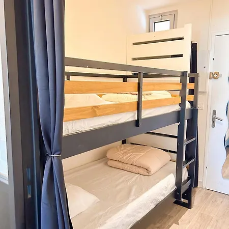 Dans Avec Piscine A *