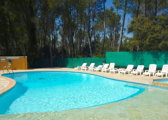Dans Résidence Avec Piscine à Sanary-sur-Mer