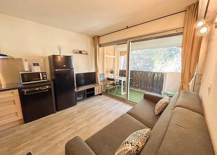 Dans Résidence Avec Piscine à Appartement